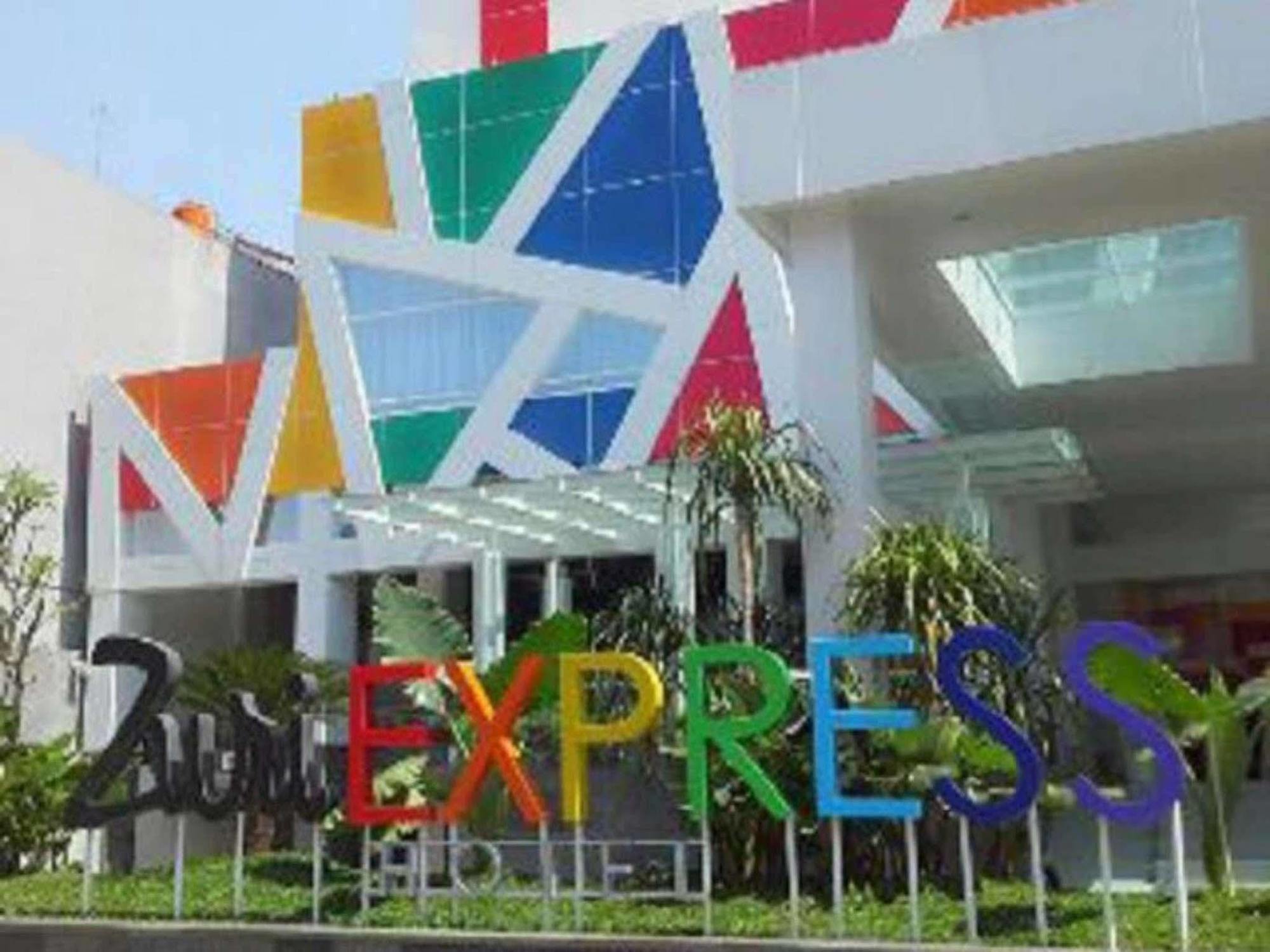 Zuri Express Mangga Dua Hotel Jakarta Exterior photo