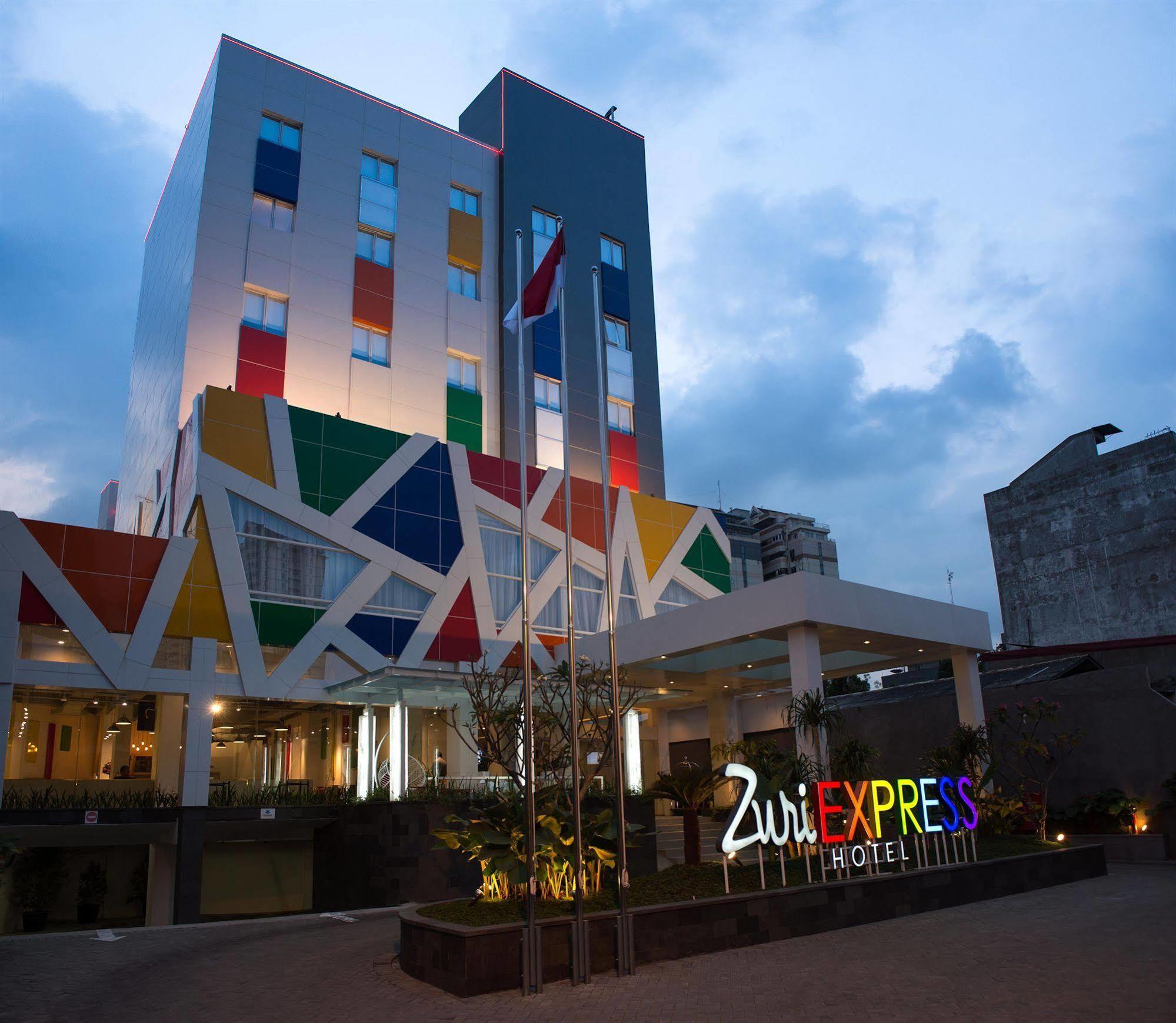 Zuri Express Mangga Dua Hotel Jakarta Exterior photo